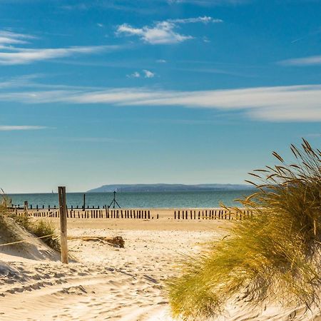 Absolute Beachfront With Decked Garden Oasis And Views Bognor Regis Esterno foto