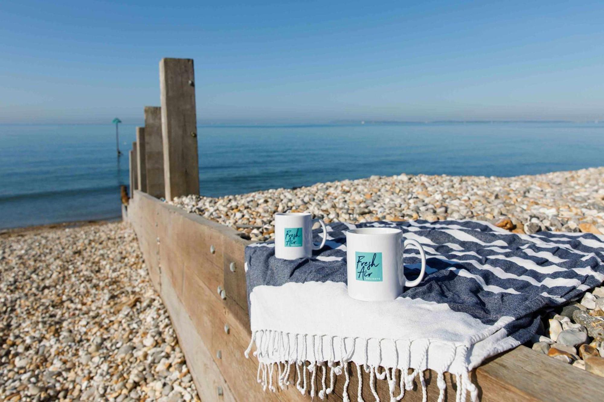 Absolute Beachfront With Decked Garden Oasis And Views Bognor Regis Esterno foto
