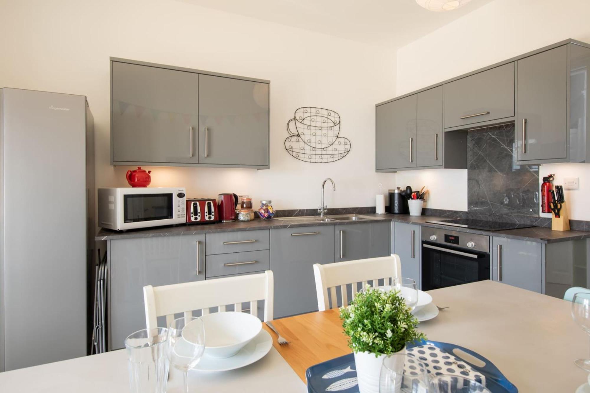 Absolute Beachfront With Decked Garden Oasis And Views Bognor Regis Esterno foto