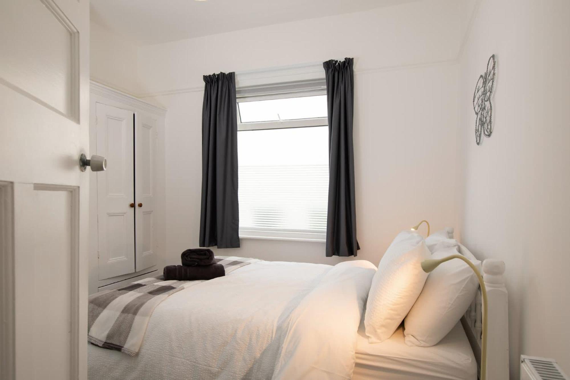 Absolute Beachfront With Decked Garden Oasis And Views Bognor Regis Esterno foto