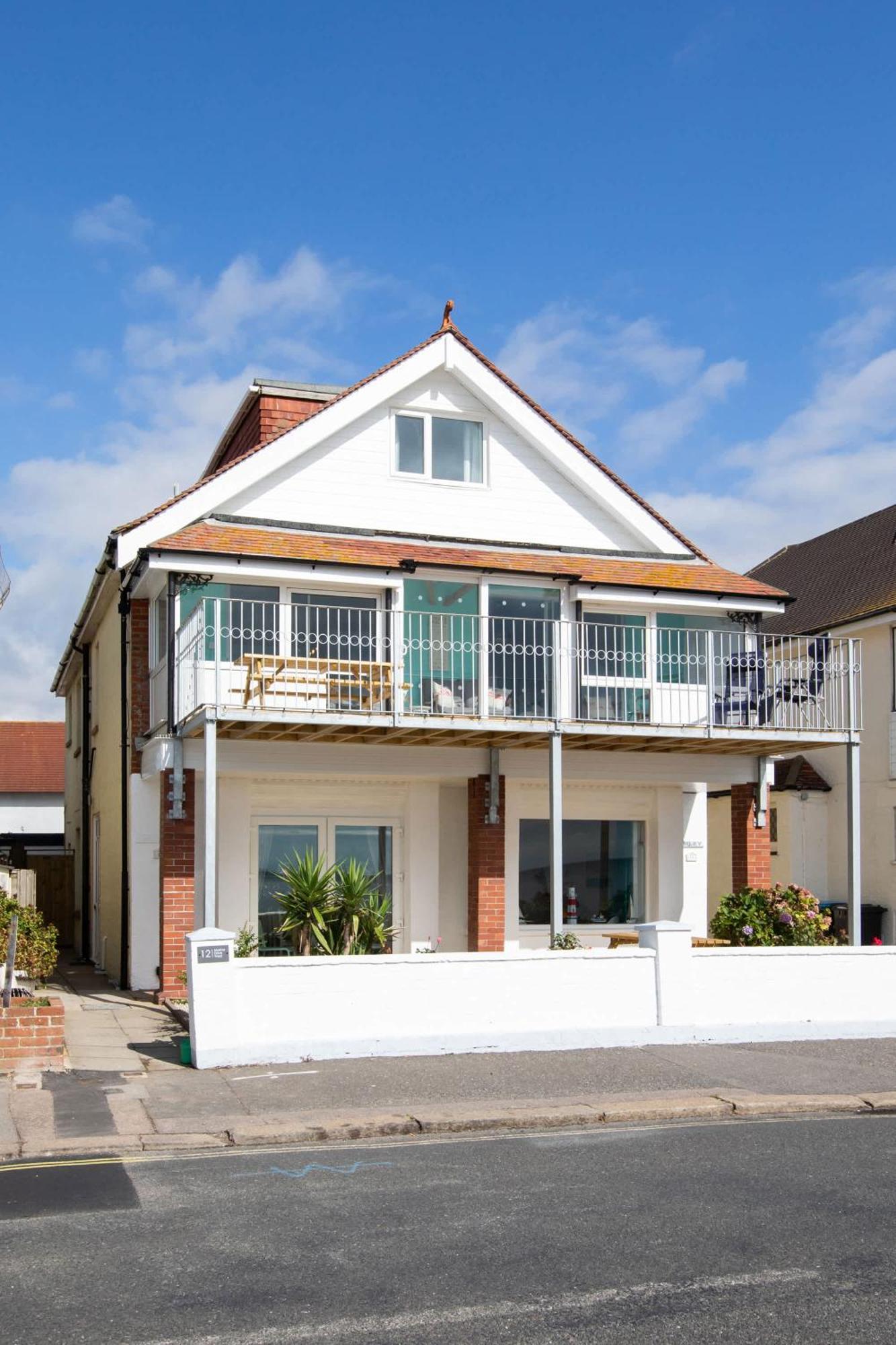 Absolute Beachfront With Decked Garden Oasis And Views Bognor Regis Esterno foto